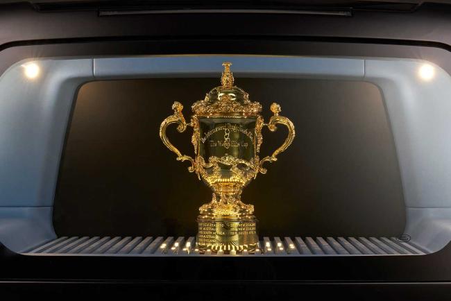Exterieur_defender-trophy-car-en-route-pour-la-coupe-du-monde-de-rugby-2023_1