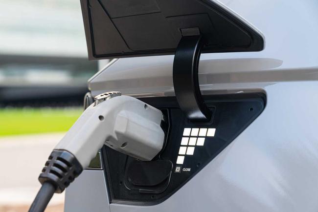 Exterieur_les-francais-ont-peur-de-la-voiture-electrique-les-raisons-autonomie-recharge_1