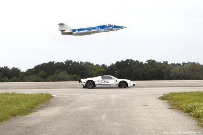 Une ford gt bat le record du monde de vitesse avec 455 km h 