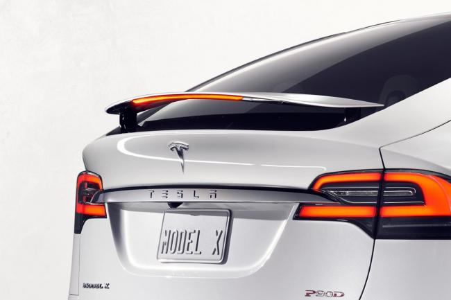 Tesla lance son crossover electrique model x 