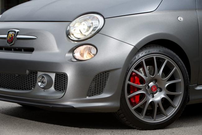 Abarth 595 competizione by tag heuer le scorpion toujours a l heure 