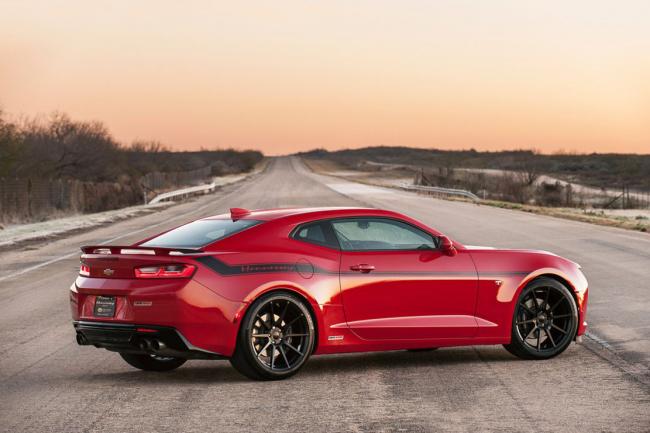 Hennessey lance la chevrolet camaro a 325 km h 