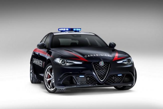 La police italienne roule en alfa romeo giulia quadrifoglio 