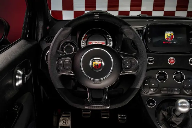 Abarth 695 75° Anniversario : le turbo est à l'honneur !