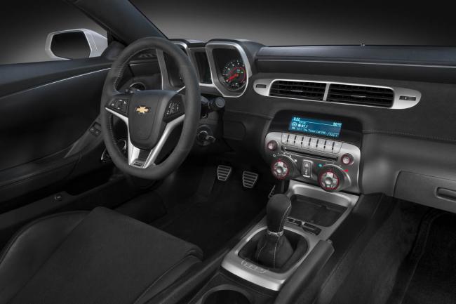 Interieur_Chevrolet-Camaro-2014_8