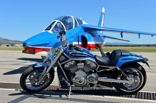 Exterieur_Harley-Davidson-V-ROD-Patrouille-de-France_8