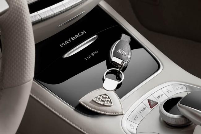 Interieur_Mercedes-Maybach-S650-Cabriolet_16
