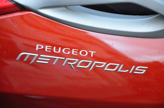Exterieur_Peugeot-Metropolis-2014_3