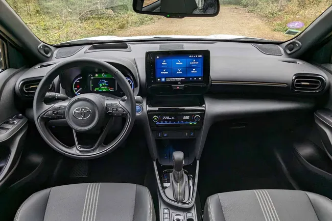 Essai Toyota Yaris Cross Trail : le SUV urbain hybride à tout faire… ?
