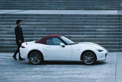 Image principale de l'actu: Mazda MX-5 « 100ème Anniversaire » : un hommage au Mazda R360 Coupé