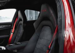 Interieur_porsche-gts-trois-lettres-une-legende_1
                                                        width=