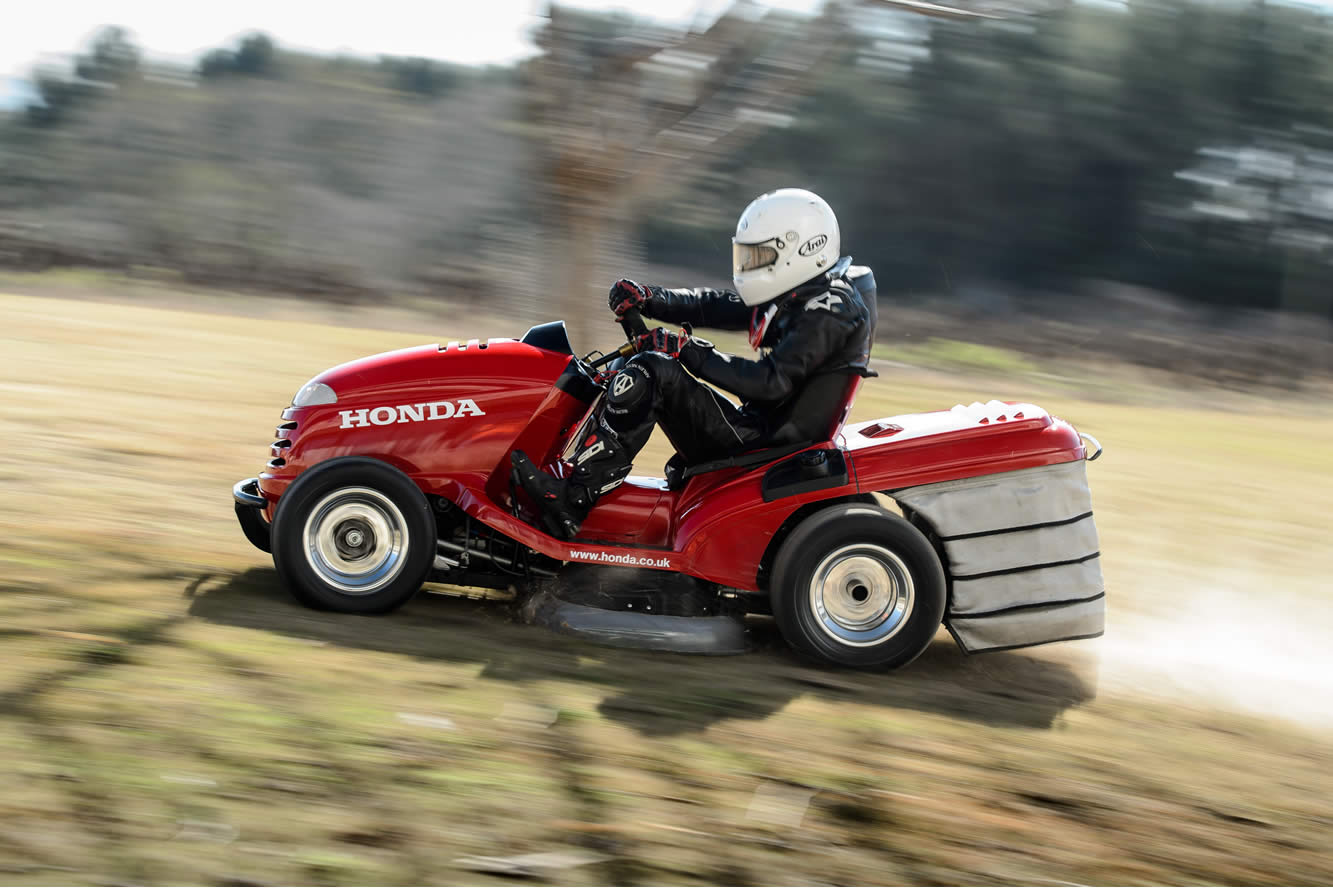 Honda pulverise le record du monde de vitesse en tondeuse 