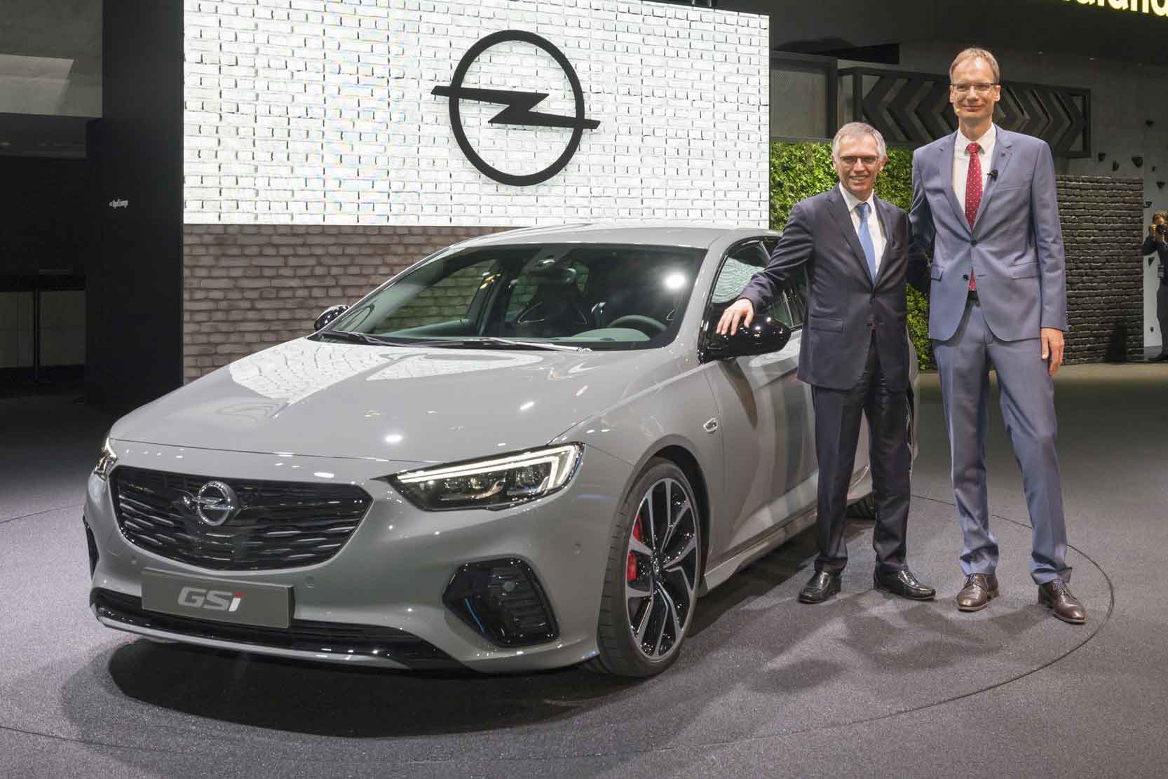 Image principale de l'actu: Opel se met en scene a l iaa avec carlos tavares 