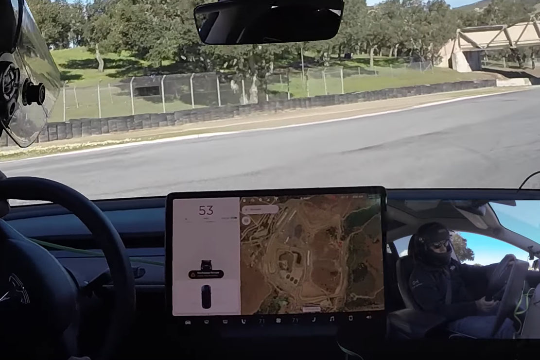 Image principale de l'actu: Une Tesla Model 3 enchaine les tours sur le circuit de Laguna Seca