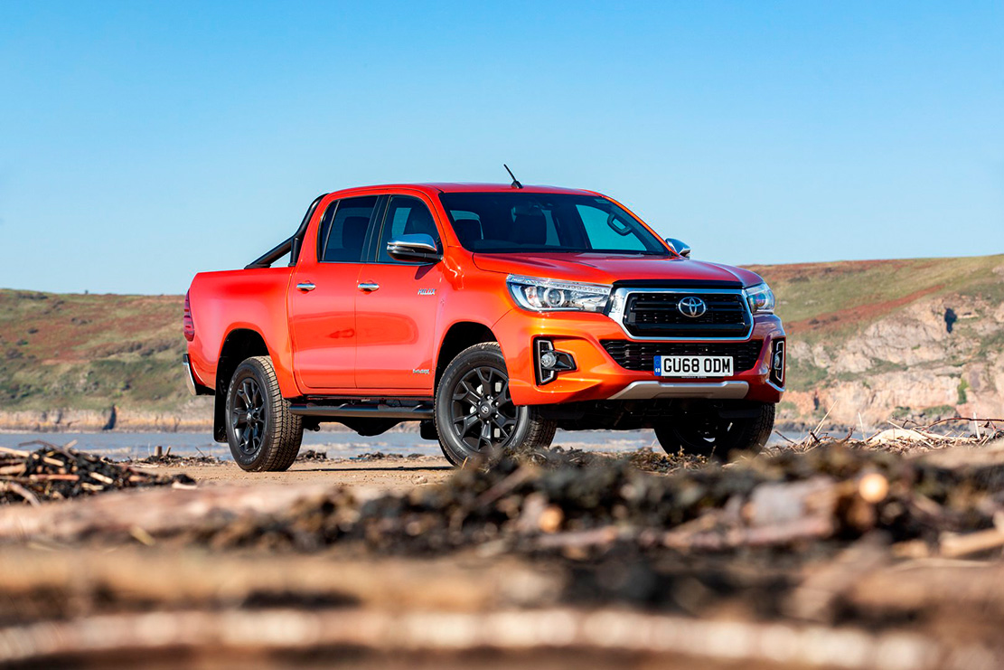 Image principale de l'actu: Toyota Hilux : invincible X, un nouveau haut de gamme