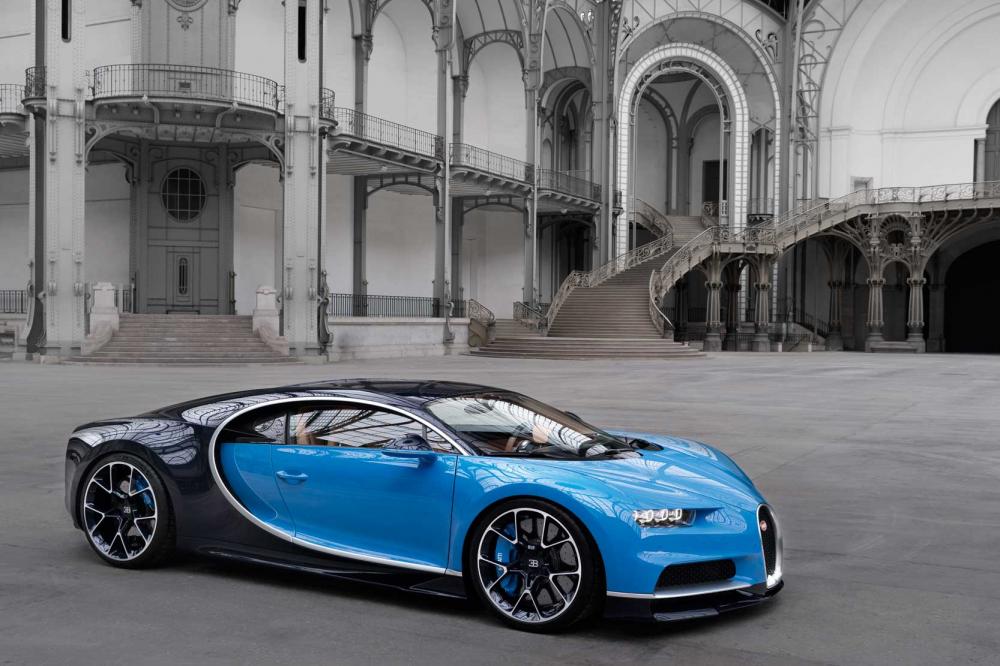 Image principale de l'actu: Bugatti inaugure le salon pur sang sur les champs elysees 