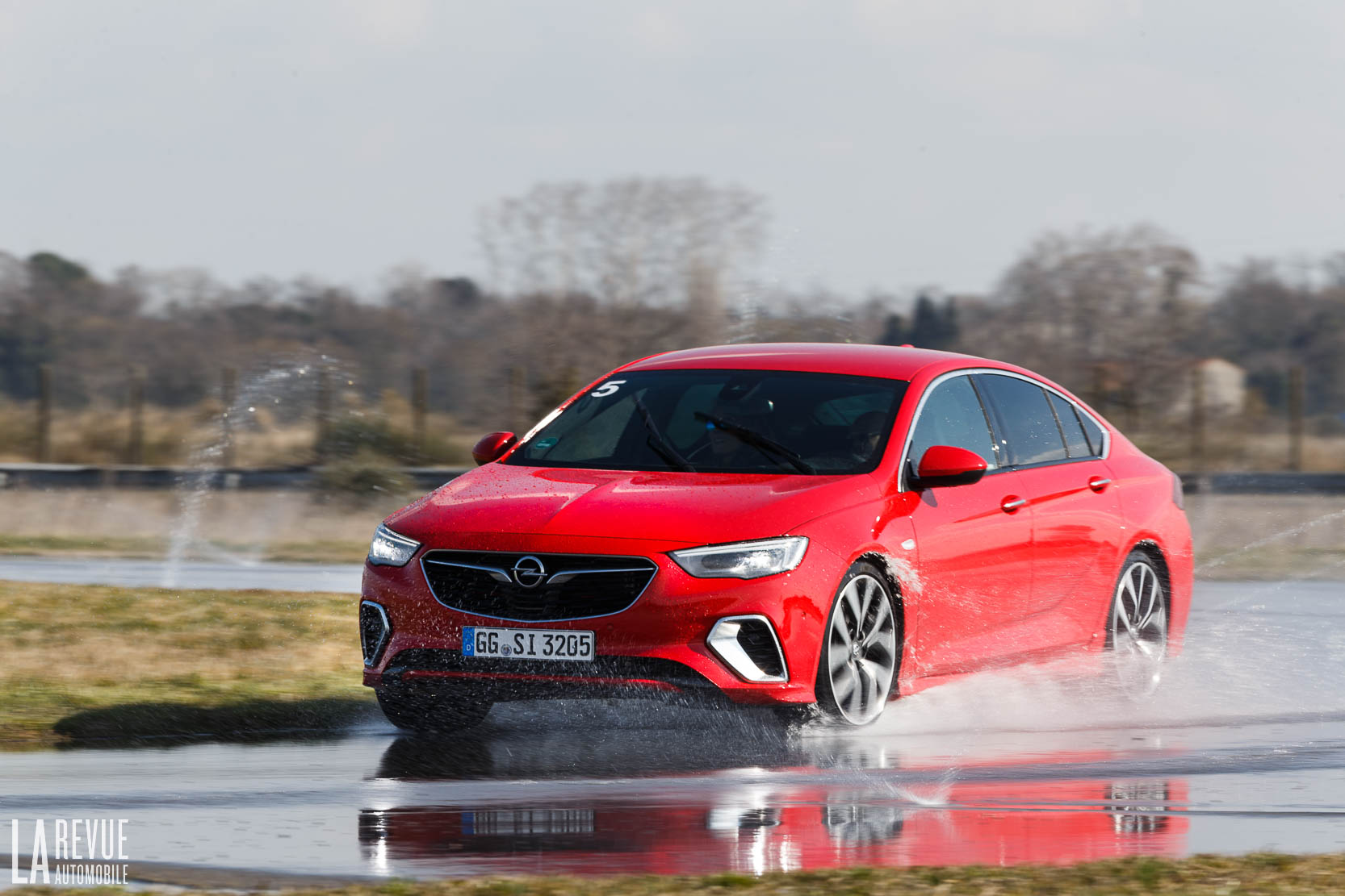 Image principale de l'actu: Essai en piste avec l'Opel Insignia GSi 260