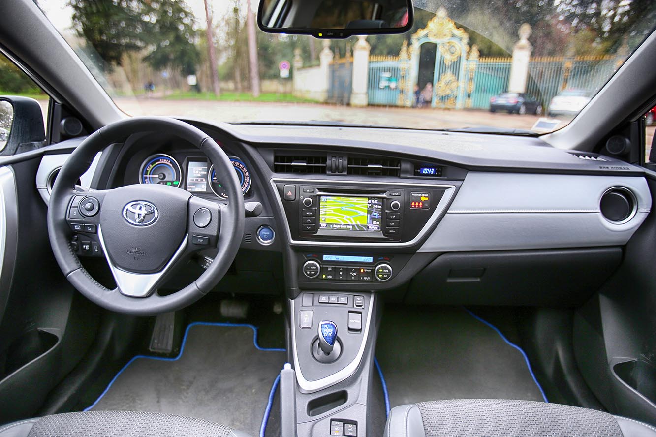 Тойота Auris салон
