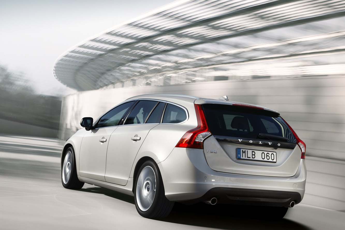 Image principale de l'actu: Volvo v60 hybride rechargeable a 60 000 