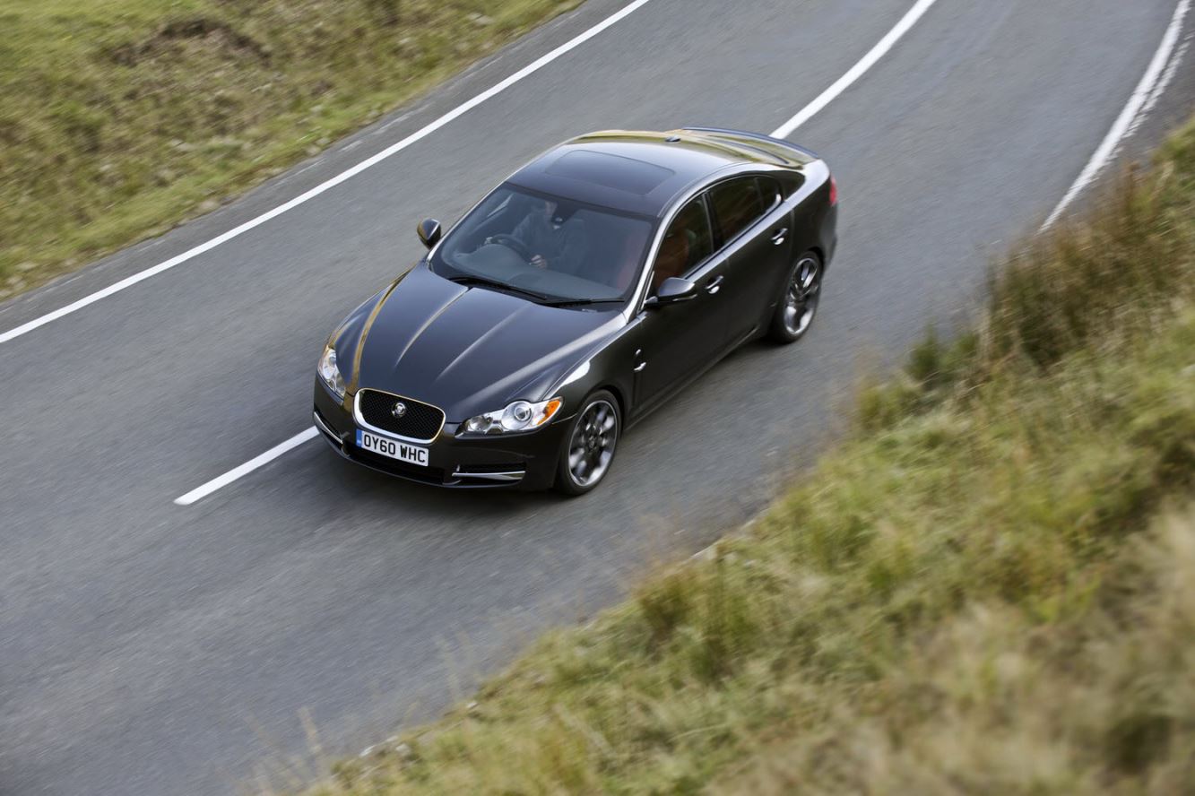 Jaguar xf black edition serie tres limitee pour l automne 