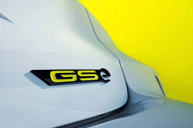 Opel Astra GSe (2023) - La fiche technique
