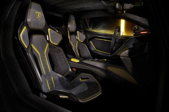 Interieur_29-exemplaires-pour-la-tres-speciale-lamborghini-fenomeno-au-surpuissant-v12_0