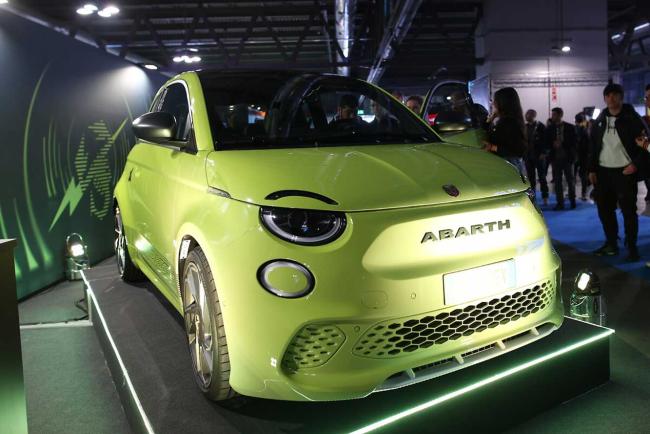 Exterieur_abarth-500e-la-petite-electrique-fais-son-show-europeen_2