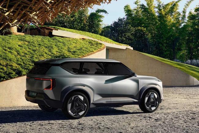 Exterieur_apres-ev9-kia-devoile-l-ev5-et-en-profite-pour-valider-le-style-des-modeles-futurs_1