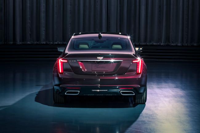 arriere_cadillac-laisse-sa-cts-pour-la-nouvelle-ct5_1