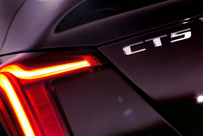 Logo_cadillac-laisse-sa-cts-pour-la-nouvelle-ct5_3