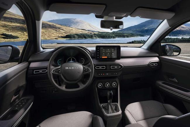 Interieur_dacia-jogger-hybrid-140-l-hybride-a-petit-prix_0