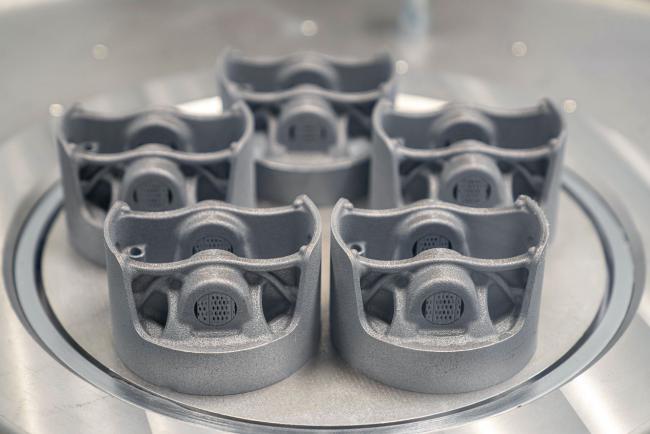 Exterieur_des-pistons-a-impression-3d-pour-la-porsche-911-gt2-rs_3