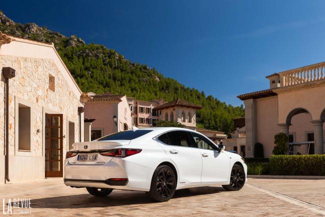 Exterieur_essai-lexus-es-300h-etonnante-neutralite_7