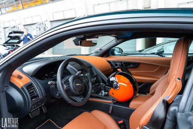 Interieur_essai-rallye-de-paris-le-bruit-et-la-fureur-en-jaguar-f-type-r_0