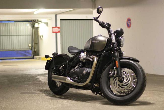 Exterieur_essai-triumph-bonneville-bobber-2021-il-n-en-restera-qu-un_1