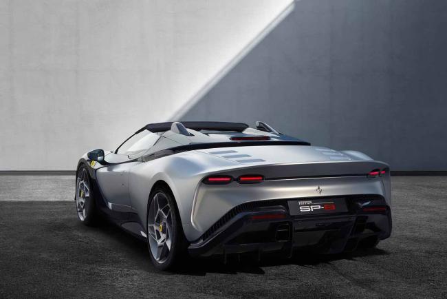 Exterieur_ferrari-sp-8-un-roadster-sans-toit-ni-loi_1