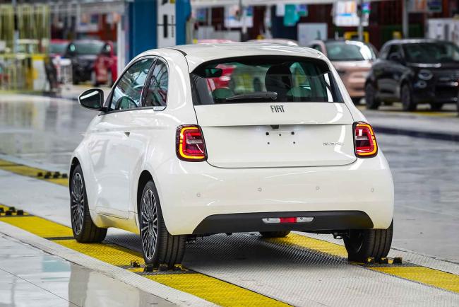 Exterieur_fiat-500-l-electrique-c-est-fini-l-hybride-arrive-a-mirafiori_1