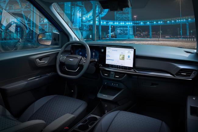 Interieur_ford-e-transit-courier-tout-savoir-sur-cet-utilitaire-electrique_0