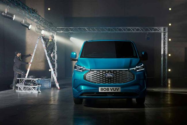 Exterieur_ford-e-transit-custom-utilitaire-electrique-et-performant_1