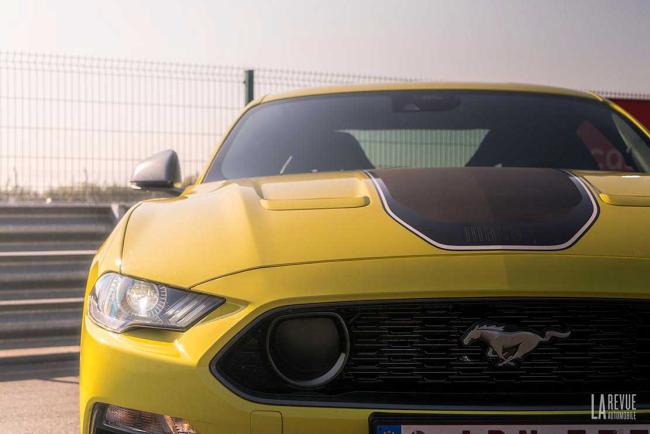 Exterieur_ford-mustang-mach-1-dans-un-trou_1