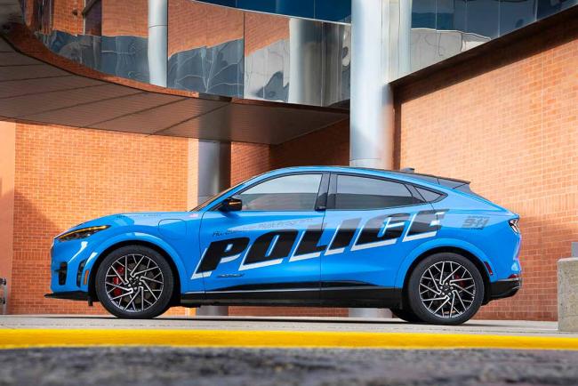 Exterieur_ford-mustang-mach-e-bientot-la-voiture-de-notre-police_1