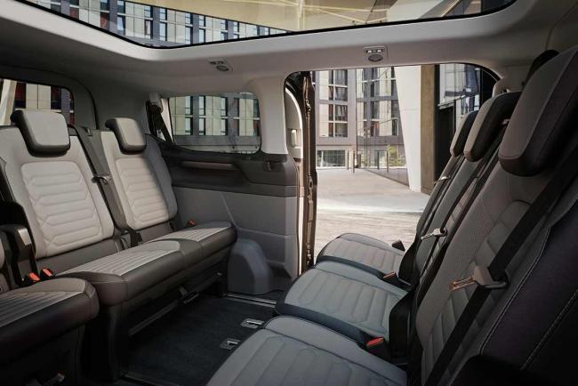 Interieur_ford-tourneo-custom-un-phev-et-des-turbo-diesel_1