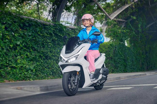 Exterieur_honda-pcx125-2025-et-si-le-roi-du-bitume-urbain-n-avait-plus-rien-a-prouver_2