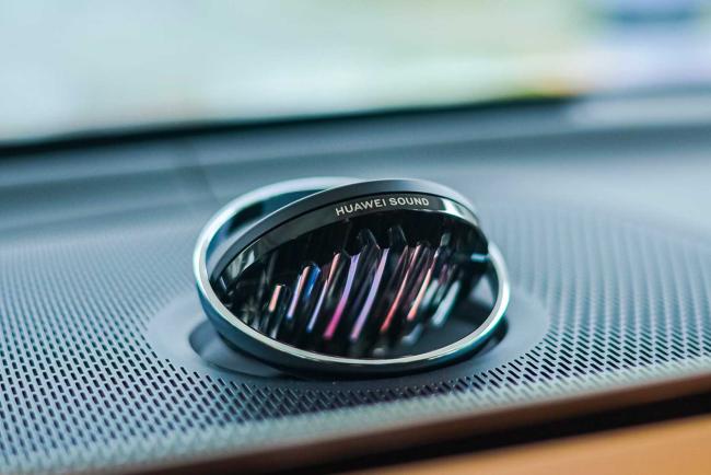 Exterieur_huawei-sound-ultimate-une-voiture-non-une-salle-de-concert-roulante_2