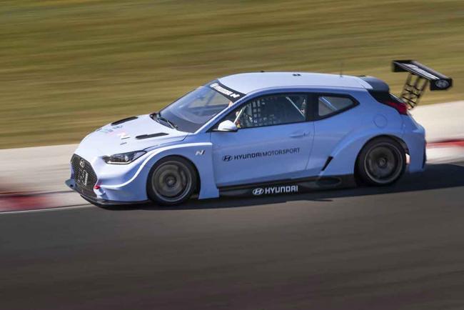 Exterieur_hyundai-veloster-n-etcr-la-voiture-electrique-version-course_3