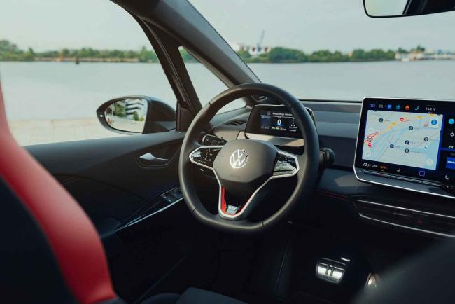 Interieur_id-3-gtx-fire-ice-quand-la-golf-de-vos-souvenirs-part-en-stage-electrique_0
