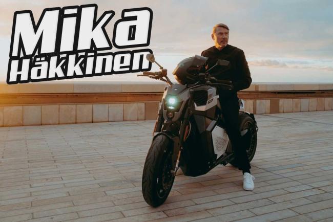 Incroyable… Mika Häkkinen nous montre sa belle VERGE !