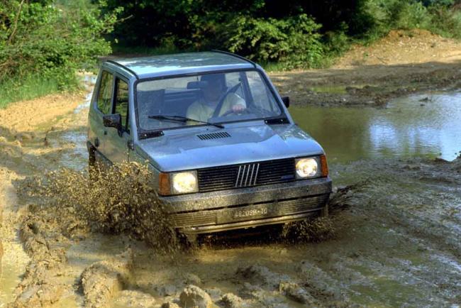 Exterieur_la-fiat-panda-a-40-ans-le-moteur-tourne_1