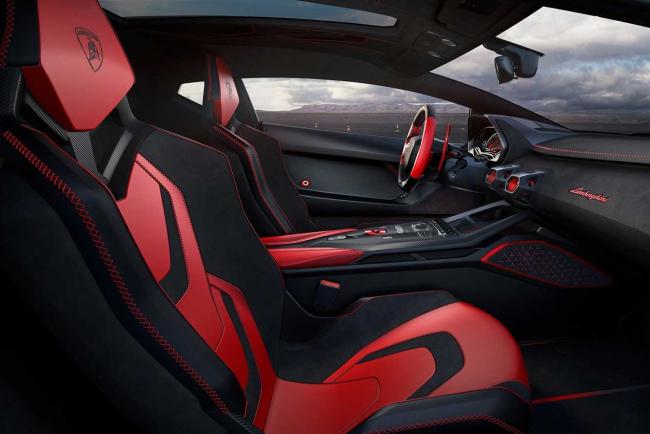 Interieur_lamborghini-invencible-et-autentica-la-fin-du-v12-atmospherique_0