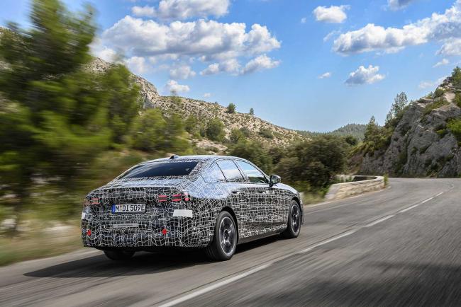 Exterieur_les-bmw-i5-100-electrique-sont-pretes-mais-malheureusement-loin-de-tesla_1